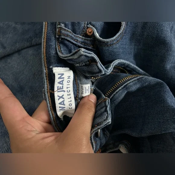 medium wash size 9/29 blue ripped jeans - Picture 5 of 5